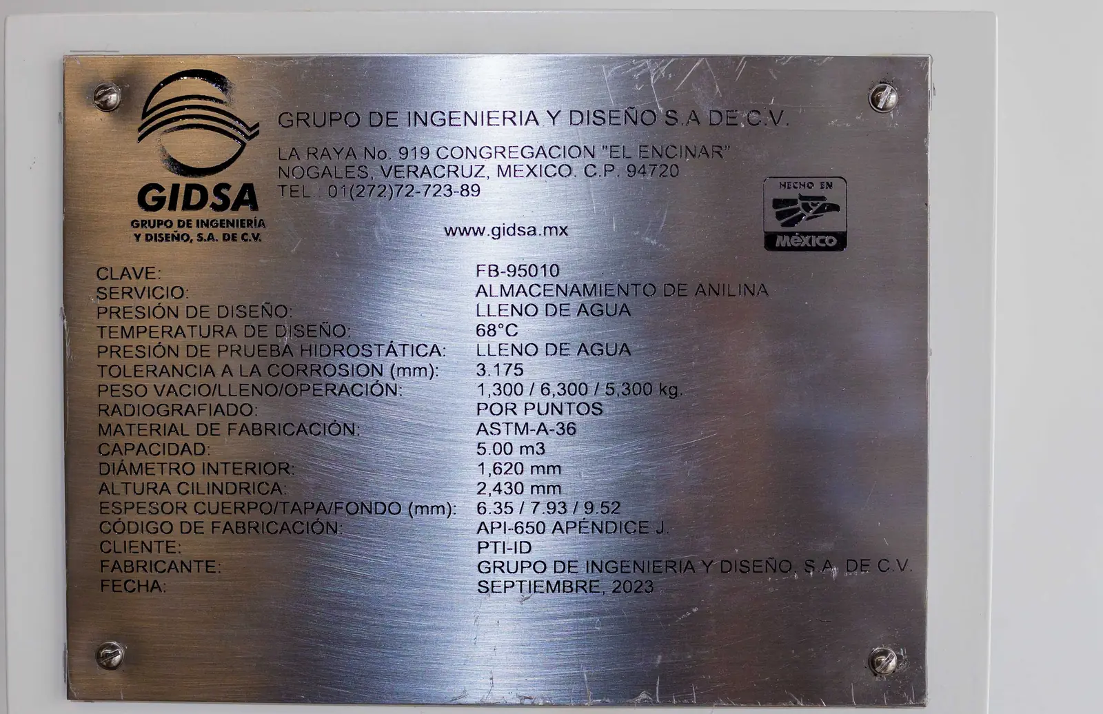 Placa de datos de un tanque fabricado bajo API 650 Apéndice J por GIDSA